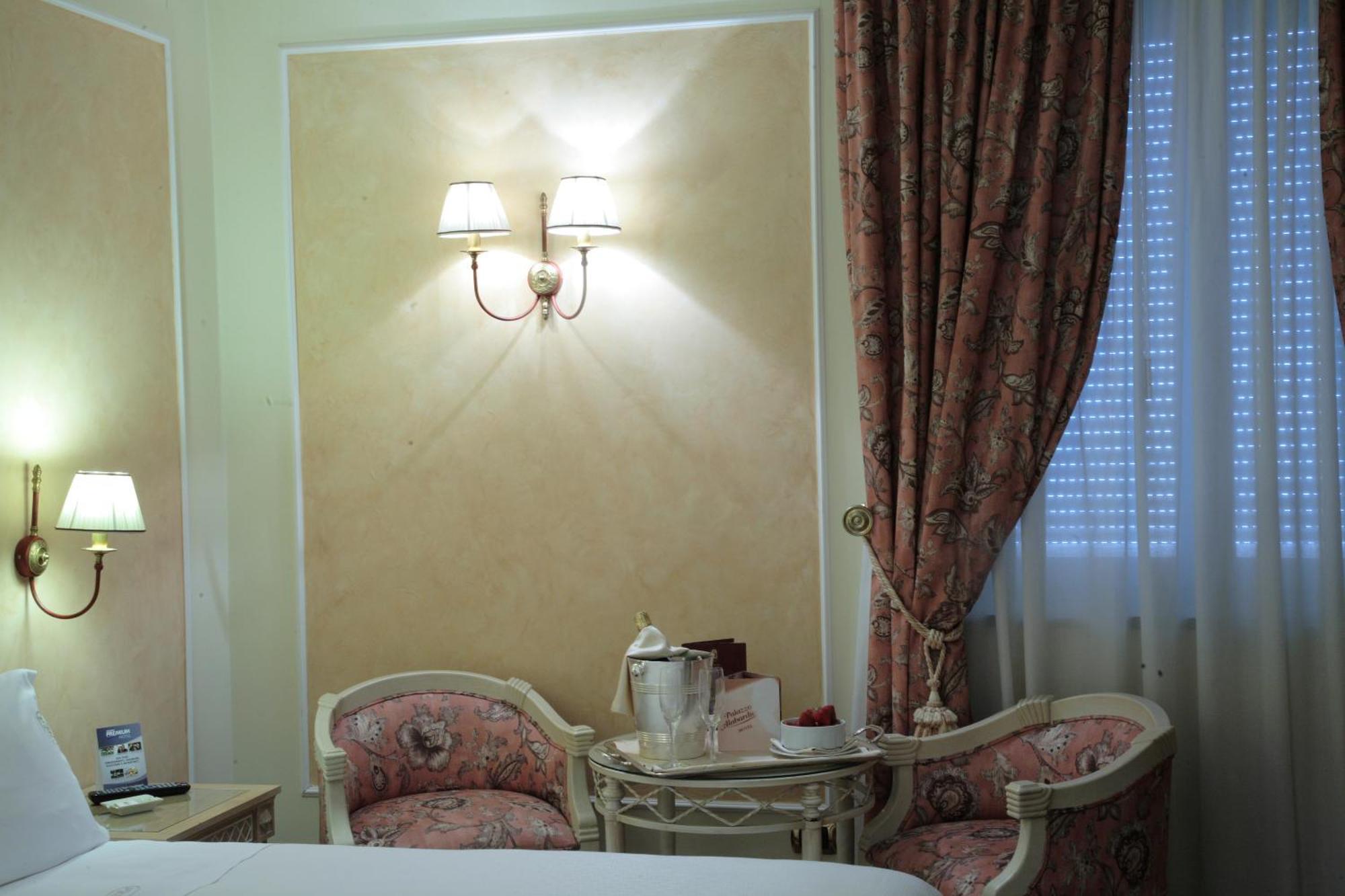Palazzo Alabardieri Νάπολη Εξωτερικό φωτογραφία